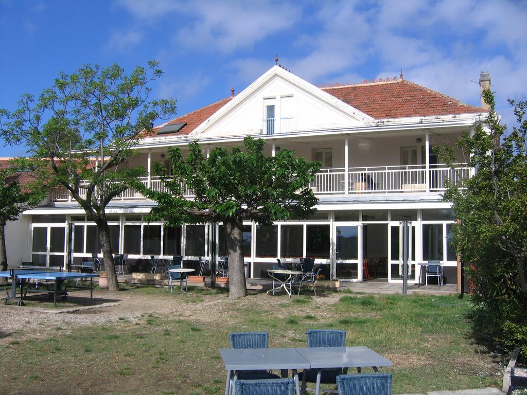 Ymca Villeneuve Les Avignon Hotel Exterior photo